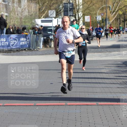 12.04.2026 - 45. Internationalen Wilhelmsburger Insellauf Strokosch-Dieckow http://msf.ph/oto/9452101 12.04.2026 10:33:27 Ziel 3708, 4322, 3327 meine-sportfotos.de