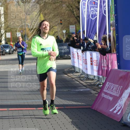 12.04.2026 - 45. Internationalen Wilhelmsburger Insellauf Strokosch-Dieckow http://msf.ph/oto/9452111 12.04.2026 10:21:38 Ziel 2127 meine-sportfotos.de