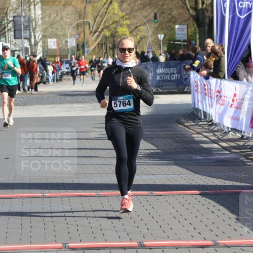 12.04.2026 - 45. Internationalen Wilhelmsburger Insellauf Strokosch-Dieckow http://msf.ph/oto/9452112 12.04.2026 10:33:32 Ziel 3327, 5764 meine-sportfotos.de