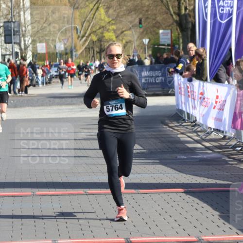12.04.2026 - 45. Internationalen Wilhelmsburger Insellauf Strokosch-Dieckow http://msf.ph/oto/9452115 12.04.2026 10:33:32 Ziel 3327, 5764 meine-sportfotos.de