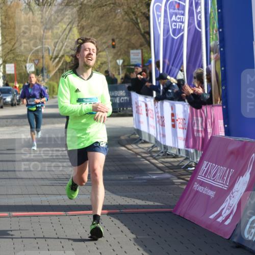12.04.2026 - 45. Internationalen Wilhelmsburger Insellauf Strokosch-Dieckow http://msf.ph/oto/9452116 12.04.2026 10:21:39 Ziel 2127 meine-sportfotos.de