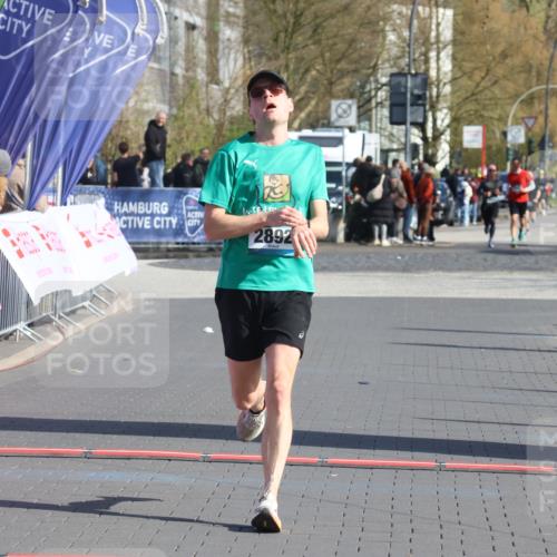 12.04.2026 - 45. Internationalen Wilhelmsburger Insellauf Strokosch-Dieckow http://msf.ph/oto/9452123 12.04.2026 10:33:37 Ziel 2892 meine-sportfotos.de