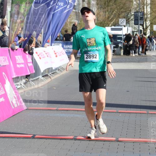 12.04.2026 - 45. Internationalen Wilhelmsburger Insellauf Strokosch-Dieckow http://msf.ph/oto/9452137 12.04.2026 10:33:37 Ziel 2892 meine-sportfotos.de