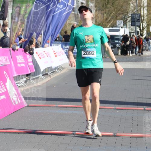 12.04.2026 - 45. Internationalen Wilhelmsburger Insellauf Strokosch-Dieckow http://msf.ph/oto/9452139 12.04.2026 10:33:38 Ziel 2892 meine-sportfotos.de
