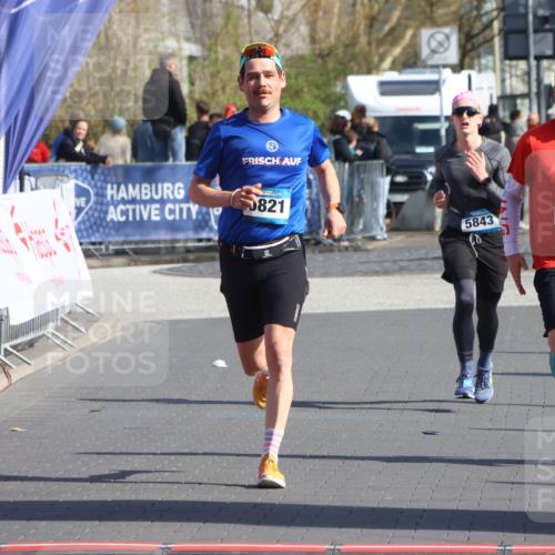 12.04.2026 - 45. Internationalen Wilhelmsburger Insellauf Strokosch-Dieckow http://msf.ph/oto/9452142 12.04.2026 10:33:49 Ziel 5821, 4738, 2893, 5843 meine-sportfotos.de