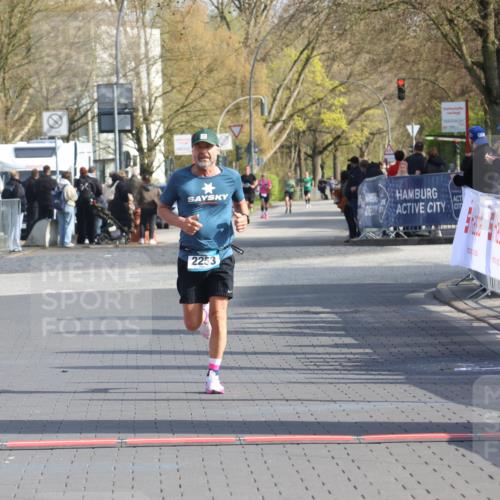12.04.2026 - 45. Internationalen Wilhelmsburger Insellauf Strokosch-Dieckow http://msf.ph/oto/9452143 12.04.2026 10:21:55 Ziel 2253 meine-sportfotos.de