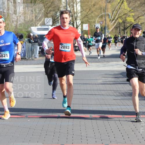 12.04.2026 - 45. Internationalen Wilhelmsburger Insellauf Strokosch-Dieckow http://msf.ph/oto/9452149 12.04.2026 10:33:50 Ziel 5821, 4738, 2893, 5843 meine-sportfotos.de