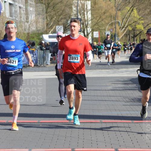 12.04.2026 - 45. Internationalen Wilhelmsburger Insellauf Strokosch-Dieckow http://msf.ph/oto/9452156 12.04.2026 10:33:50 Ziel 5821, 4738, 2893, 5843 meine-sportfotos.de