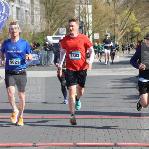 12.04.2026 - 45. Internationalen Wilhelmsburger Insellauf Strokosch-Dieckow http://msf.ph/oto/9452159 12.04.2026 10:33:50 Ziel 5821, 4738, 2893, 5843 meine-sportfotos.de