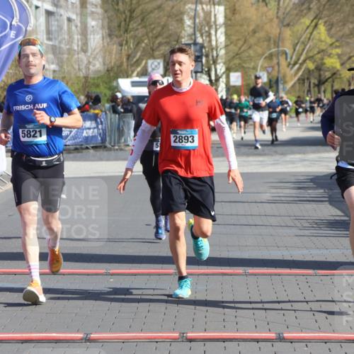 12.04.2026 - 45. Internationalen Wilhelmsburger Insellauf Strokosch-Dieckow http://msf.ph/oto/9452163 12.04.2026 10:33:51 Ziel 5821, 4738, 2893, 5843 meine-sportfotos.de