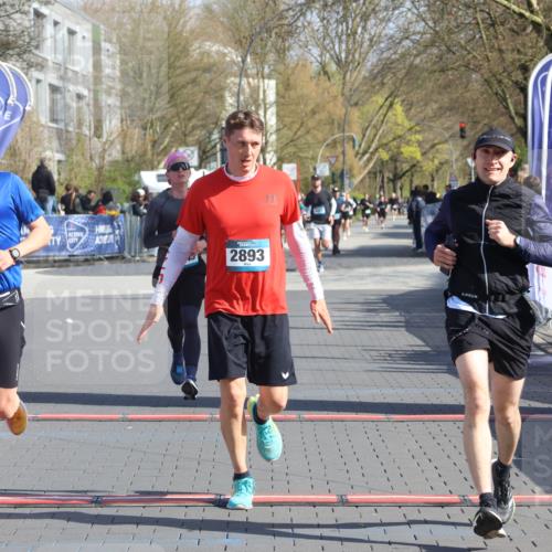 12.04.2026 - 45. Internationalen Wilhelmsburger Insellauf Strokosch-Dieckow http://msf.ph/oto/9452164 12.04.2026 10:33:51 Ziel 5821, 4738, 2893, 5843 meine-sportfotos.de
