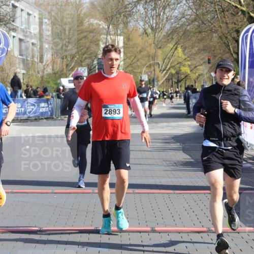 12.04.2026 - 45. Internationalen Wilhelmsburger Insellauf Strokosch-Dieckow http://msf.ph/oto/9452166 12.04.2026 10:33:51 Ziel 5821, 4738, 2893, 5843 meine-sportfotos.de