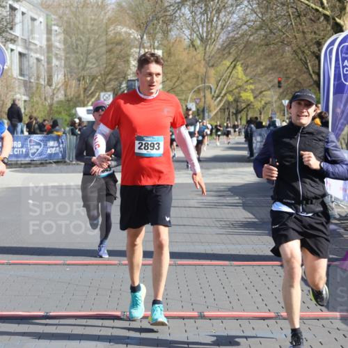 12.04.2026 - 45. Internationalen Wilhelmsburger Insellauf Strokosch-Dieckow http://msf.ph/oto/9452168 12.04.2026 10:33:52 Ziel 5821, 4738, 2893, 5843 meine-sportfotos.de