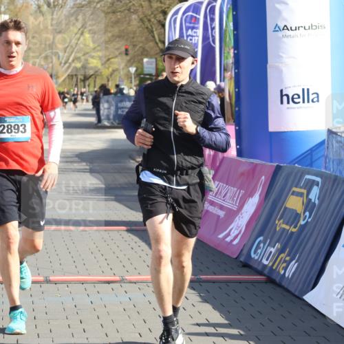 12.04.2026 - 45. Internationalen Wilhelmsburger Insellauf Strokosch-Dieckow http://msf.ph/oto/9452169 12.04.2026 10:33:52 Ziel 5821, 4738, 2893, 5843 meine-sportfotos.de