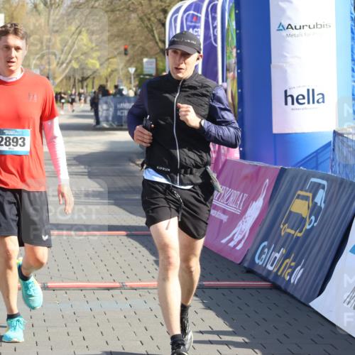 12.04.2026 - 45. Internationalen Wilhelmsburger Insellauf Strokosch-Dieckow http://msf.ph/oto/9452171 12.04.2026 10:33:52 Ziel 5821, 4738, 2893, 5843 meine-sportfotos.de