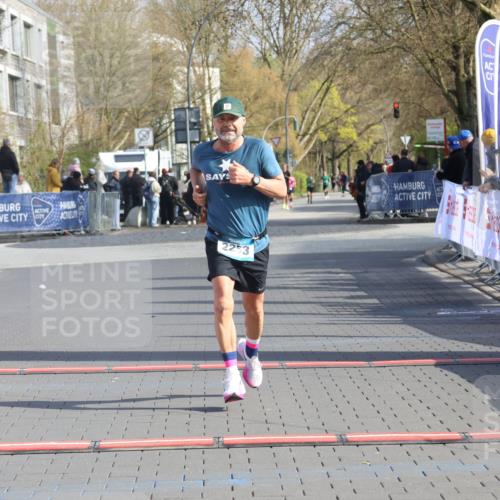 12.04.2026 - 45. Internationalen Wilhelmsburger Insellauf Strokosch-Dieckow http://msf.ph/oto/9452175 12.04.2026 10:21:57 Ziel 2253 meine-sportfotos.de
