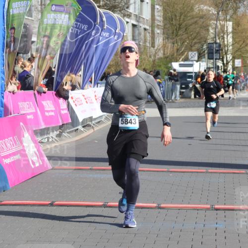 12.04.2026 - 45. Internationalen Wilhelmsburger Insellauf Strokosch-Dieckow http://msf.ph/oto/9452177 12.04.2026 10:33:54 Ziel 5821, 4738, 2893, 5843, 3447 meine-sportfotos.de