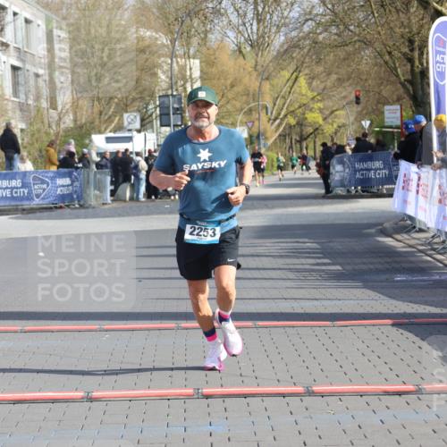 12.04.2026 - 45. Internationalen Wilhelmsburger Insellauf Strokosch-Dieckow http://msf.ph/oto/9452184 12.04.2026 10:21:57 Ziel 2253 meine-sportfotos.de