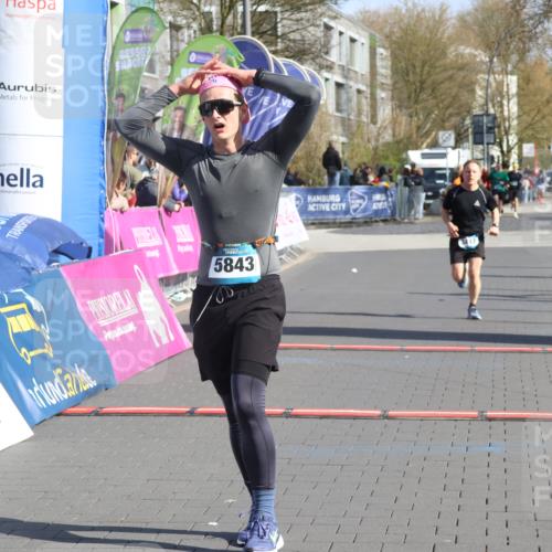 12.04.2026 - 45. Internationalen Wilhelmsburger Insellauf Strokosch-Dieckow http://msf.ph/oto/9452185 12.04.2026 10:33:55 Ziel 5821, 4738, 2893, 5843, 3447, 4441 meine-sportfotos.de