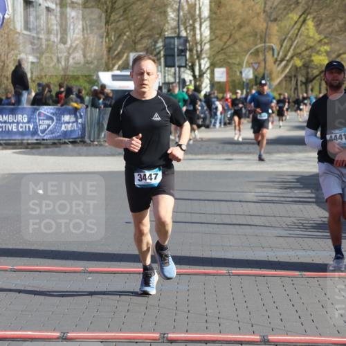 12.04.2026 - 45. Internationalen Wilhelmsburger Insellauf Strokosch-Dieckow http://msf.ph/oto/9452189 12.04.2026 10:33:57 Ziel 5843, 3447, 4441 meine-sportfotos.de