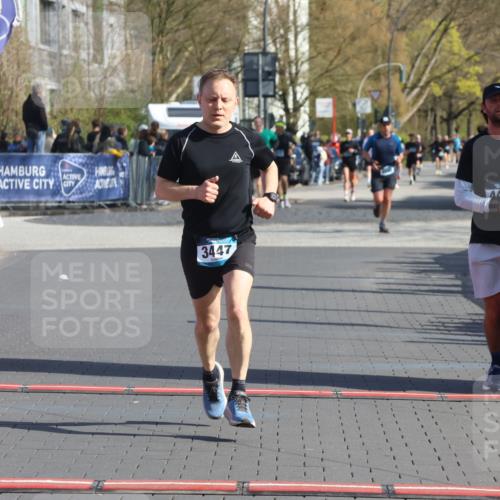 12.04.2026 - 45. Internationalen Wilhelmsburger Insellauf Strokosch-Dieckow http://msf.ph/oto/9452191 12.04.2026 10:33:57 Ziel 5843, 3447, 4441 meine-sportfotos.de