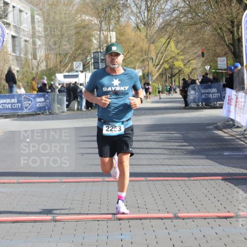 12.04.2026 - 45. Internationalen Wilhelmsburger Insellauf Strokosch-Dieckow http://msf.ph/oto/9452192 12.04.2026 10:21:57 Ziel 2253 meine-sportfotos.de