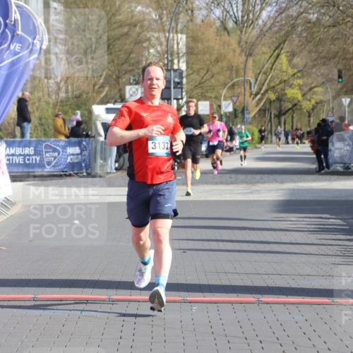 12.04.2026 - 45. Internationalen Wilhelmsburger Insellauf Strokosch-Dieckow http://msf.ph/oto/9452197 12.04.2026 10:22:12 Ziel 3137 meine-sportfotos.de