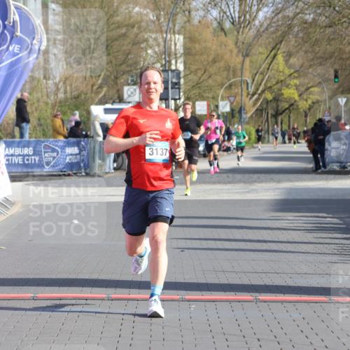 12.04.2026 - 45. Internationalen Wilhelmsburger Insellauf Strokosch-Dieckow http://msf.ph/oto/9452199 12.04.2026 10:22:12 Ziel 3137 meine-sportfotos.de