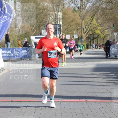 12.04.2026 - 45. Internationalen Wilhelmsburger Insellauf Strokosch-Dieckow http://msf.ph/oto/9452203 12.04.2026 10:22:12 Ziel 3137 meine-sportfotos.de