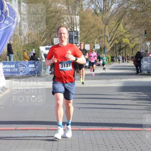 12.04.2026 - 45. Internationalen Wilhelmsburger Insellauf Strokosch-Dieckow http://msf.ph/oto/9452206 12.04.2026 10:22:12 Ziel 3137 meine-sportfotos.de