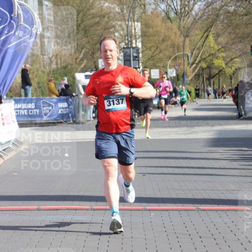 12.04.2026 - 45. Internationalen Wilhelmsburger Insellauf Strokosch-Dieckow http://msf.ph/oto/9452211 12.04.2026 10:22:12 Ziel 3137 meine-sportfotos.de
