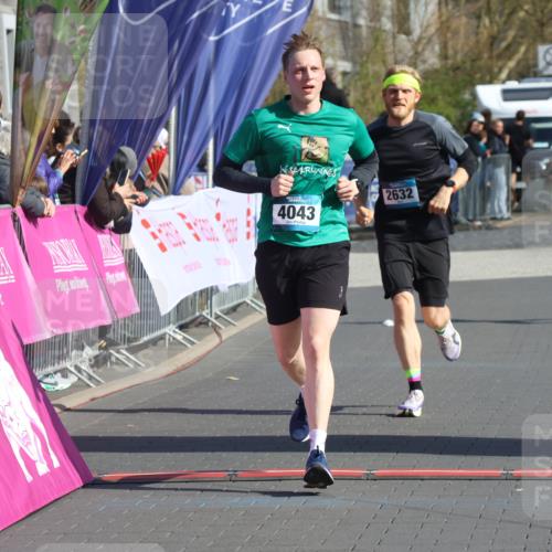 12.04.2026 - 45. Internationalen Wilhelmsburger Insellauf Strokosch-Dieckow http://msf.ph/oto/9452213 12.04.2026 10:34:08 Ziel 4945, 4043, 2632 meine-sportfotos.de