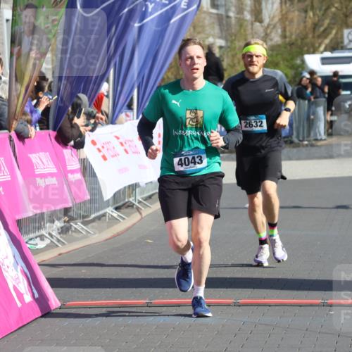12.04.2026 - 45. Internationalen Wilhelmsburger Insellauf Strokosch-Dieckow http://msf.ph/oto/9452217 12.04.2026 10:34:08 Ziel 4945, 4043, 2632 meine-sportfotos.de
