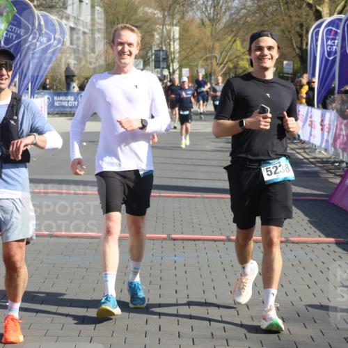 12.04.2026 - 45. Internationalen Wilhelmsburger Insellauf Strokosch-Dieckow http://msf.ph/oto/9452244 12.04.2026 10:34:21 Ziel 4196, 5238, 5239, 5294, 3841 meine-sportfotos.de