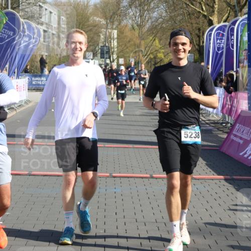 12.04.2026 - 45. Internationalen Wilhelmsburger Insellauf Strokosch-Dieckow http://msf.ph/oto/9452251 12.04.2026 10:34:21 Ziel 4196, 5238, 5239, 5294, 3841 meine-sportfotos.de