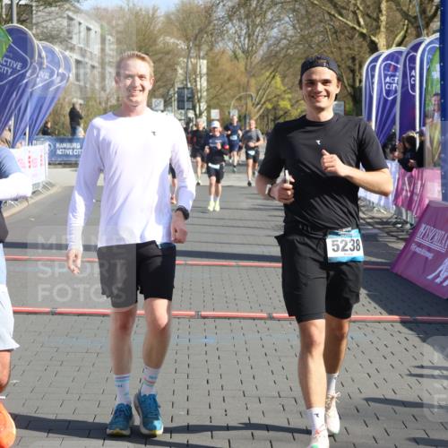 12.04.2026 - 45. Internationalen Wilhelmsburger Insellauf Strokosch-Dieckow http://msf.ph/oto/9452252 12.04.2026 10:34:21 Ziel 4196, 5238, 5239, 5294, 3841 meine-sportfotos.de