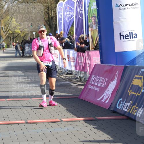 12.04.2026 - 45. Internationalen Wilhelmsburger Insellauf Strokosch-Dieckow http://msf.ph/oto/9452253 12.04.2026 10:22:21 Ziel 3930, 3317, 3771 meine-sportfotos.de