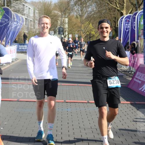 12.04.2026 - 45. Internationalen Wilhelmsburger Insellauf Strokosch-Dieckow http://msf.ph/oto/9452254 12.04.2026 10:34:21 Ziel 4196, 5238, 5239, 5294, 3841 meine-sportfotos.de