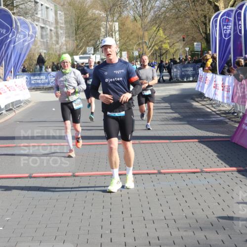 12.04.2026 - 45. Internationalen Wilhelmsburger Insellauf Strokosch-Dieckow http://msf.ph/oto/9452258 12.04.2026 10:34:26 Ziel 3841, 3605, 2547, 3424, 3924 meine-sportfotos.de