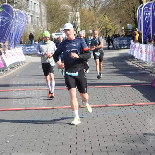 12.04.2026 - 45. Internationalen Wilhelmsburger Insellauf Strokosch-Dieckow http://msf.ph/oto/9452263 12.04.2026 10:34:26 Ziel 3841, 3605, 2547, 3424, 3924 meine-sportfotos.de