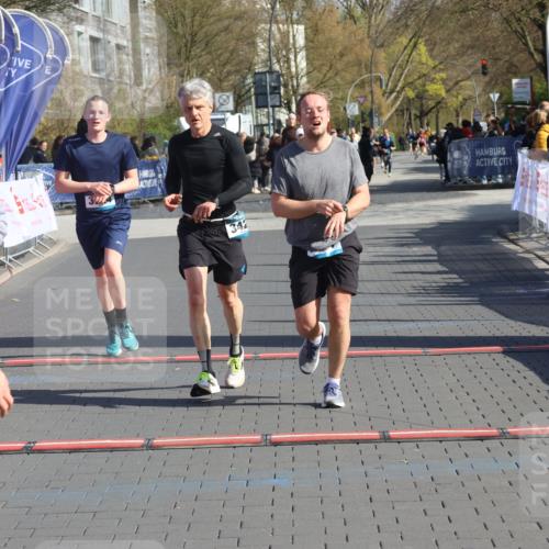 12.04.2026 - 45. Internationalen Wilhelmsburger Insellauf Strokosch-Dieckow http://msf.ph/oto/9452266 12.04.2026 10:34:28 Ziel 3841, 3605, 2547, 3424, 3924 meine-sportfotos.de