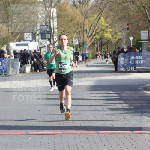 12.04.2026 - 45. Internationalen Wilhelmsburger Insellauf Strokosch-Dieckow http://msf.ph/oto/9452267 12.04.2026 10:22:23 Ziel 3930, 3317, 3771 meine-sportfotos.de