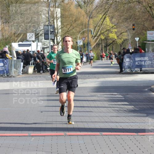 12.04.2026 - 45. Internationalen Wilhelmsburger Insellauf Strokosch-Dieckow http://msf.ph/oto/9452271 12.04.2026 10:22:23 Ziel 3930, 3317, 3771 meine-sportfotos.de