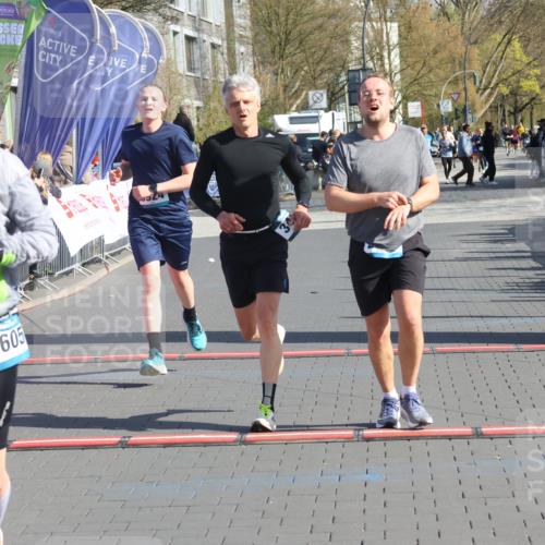 12.04.2026 - 45. Internationalen Wilhelmsburger Insellauf Strokosch-Dieckow http://msf.ph/oto/9452279 12.04.2026 10:34:28 Ziel 3841, 3605, 2547, 3424, 3924 meine-sportfotos.de