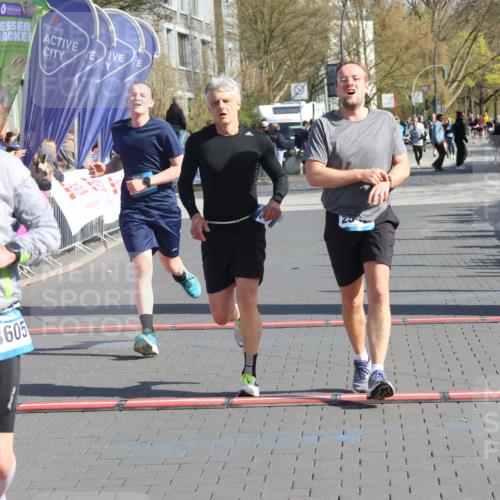 12.04.2026 - 45. Internationalen Wilhelmsburger Insellauf Strokosch-Dieckow http://msf.ph/oto/9452281 12.04.2026 10:34:28 Ziel 3841, 3605, 2547, 3424, 3924 meine-sportfotos.de