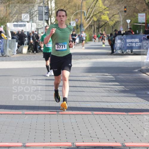 12.04.2026 - 45. Internationalen Wilhelmsburger Insellauf Strokosch-Dieckow http://msf.ph/oto/9452287 12.04.2026 10:22:24 Ziel 3317, 3771, 2010 meine-sportfotos.de