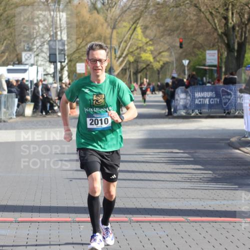 12.04.2026 - 45. Internationalen Wilhelmsburger Insellauf Strokosch-Dieckow http://msf.ph/oto/9452302 12.04.2026 10:22:28 Ziel 3771, 2010 meine-sportfotos.de