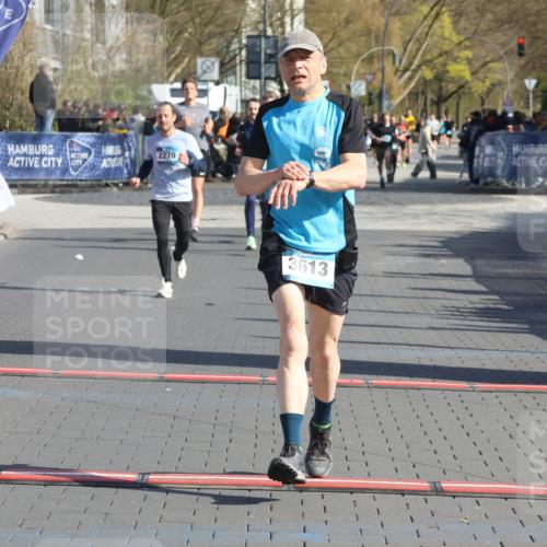 12.04.2026 - 45. Internationalen Wilhelmsburger Insellauf Strokosch-Dieckow http://msf.ph/oto/9452304 12.04.2026 10:34:43 Ziel 3613, 2270 meine-sportfotos.de