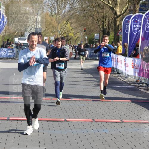 12.04.2026 - 45. Internationalen Wilhelmsburger Insellauf Strokosch-Dieckow http://msf.ph/oto/9452310 12.04.2026 10:34:48 Ziel 2270, 4555, 2472, 2559, 3636, 3929 meine-sportfotos.de