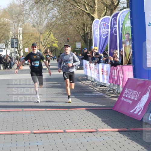 12.04.2026 - 45. Internationalen Wilhelmsburger Insellauf Strokosch-Dieckow http://msf.ph/oto/9452320 12.04.2026 10:22:41 Ziel 3053, 4694 meine-sportfotos.de